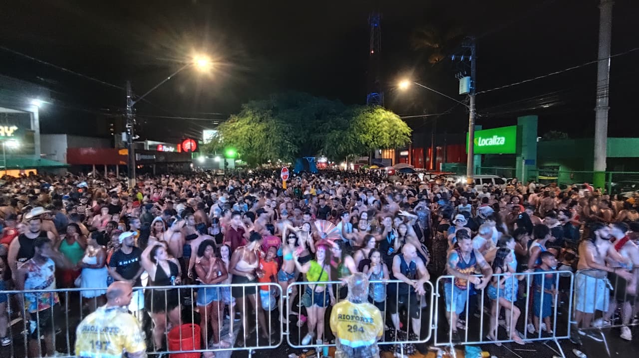Foto 7 de 17 — Foi pra Bento? Veja como ficou a avenida no Carnaval 2026 em Araraquara